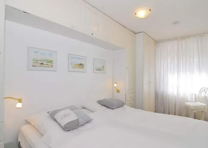 Carmen Sylva, Whg 7 *