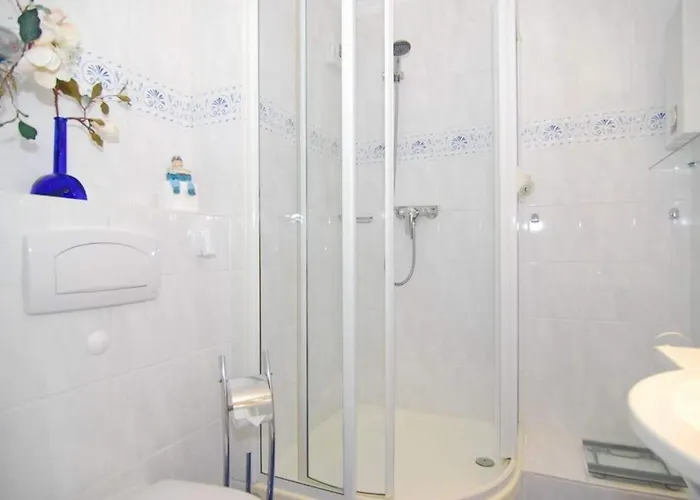 Carmen Sylva, Whg 7 *